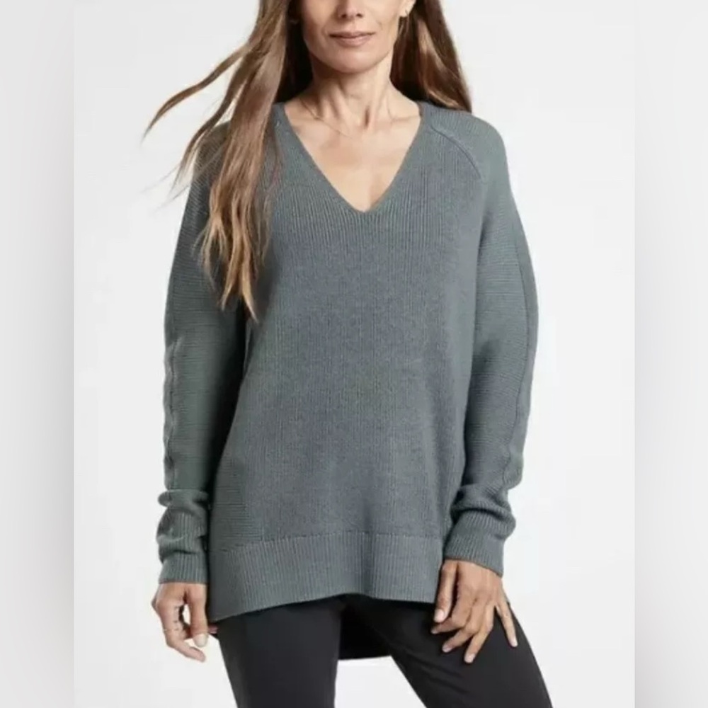 Athleta Hanover V-Neck Sweater in Mist Grey EUC size xs